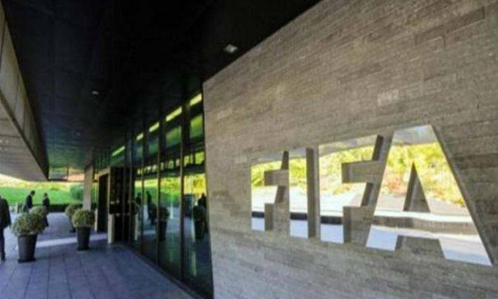 سويسرا تسلم أحد مسؤولي الفيفا المحتجزين للسلطات الأمريكية