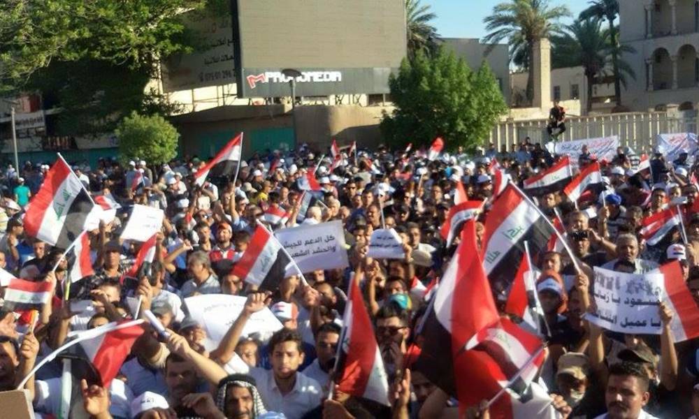 توافد مئات الاشخاص للمشاركة في تظاهرات ساحة التحرير وسط بغداد