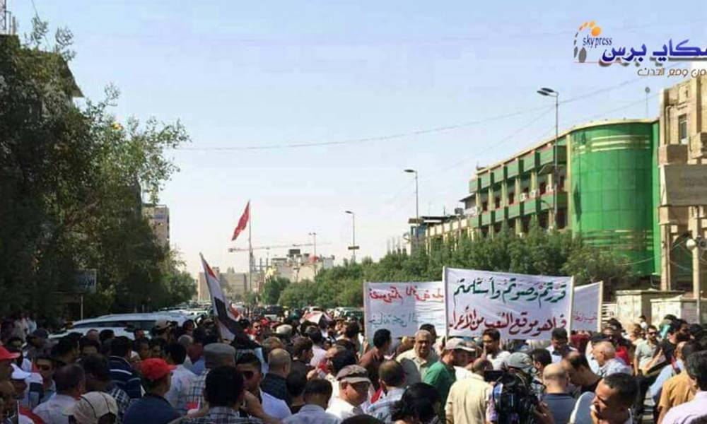 المئات من المواطنين في كربلاء يتظاهرون احتجاجا على انعدام الخدمات