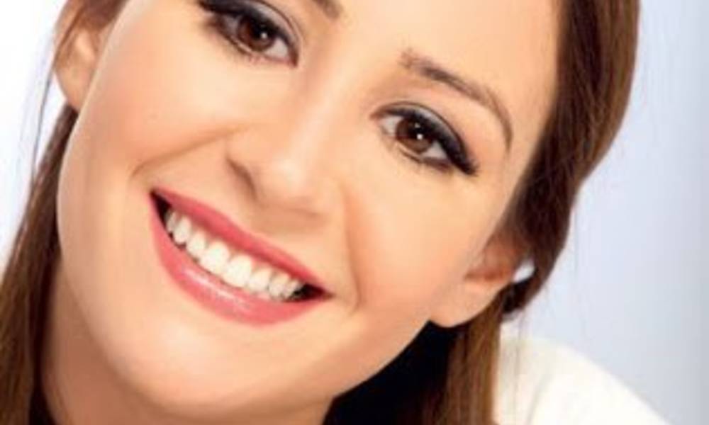 شاهد بالصورة... كيف خسرت منة شلبي وزنها الزائد