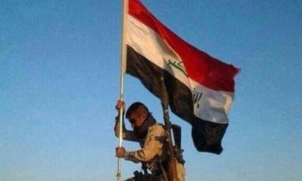 القوات الامنية ترفع العلم العراقي في ساحة اعتصام الرمادي وتصل مشارف باب دجلة والبو جواري