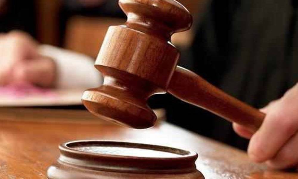 القضاء يصدر أوامر بالقبض بحق مديرين عامين واعضاء لجنة استلام في وزارة التجارة