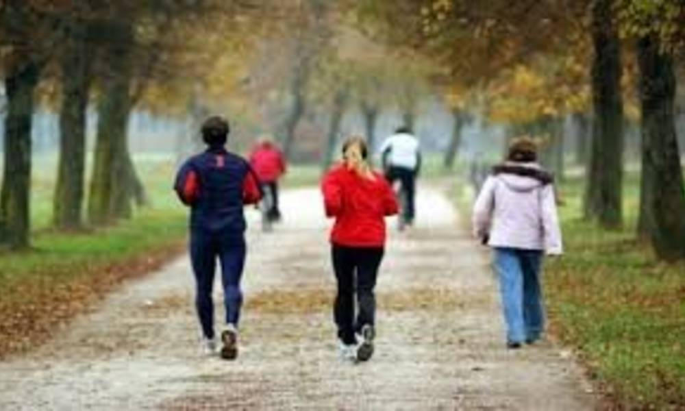 دراسة: المشي السريع أكثر فعالية في إنقاص الوزن
