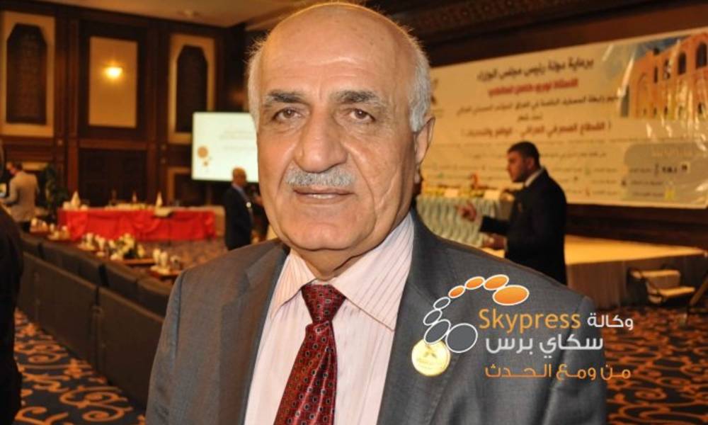 خبير اقتصادي يكشف عن مخاطر الاقتراض ويؤكد: الحكومة قادرة على توفير رواتب الموظفين
