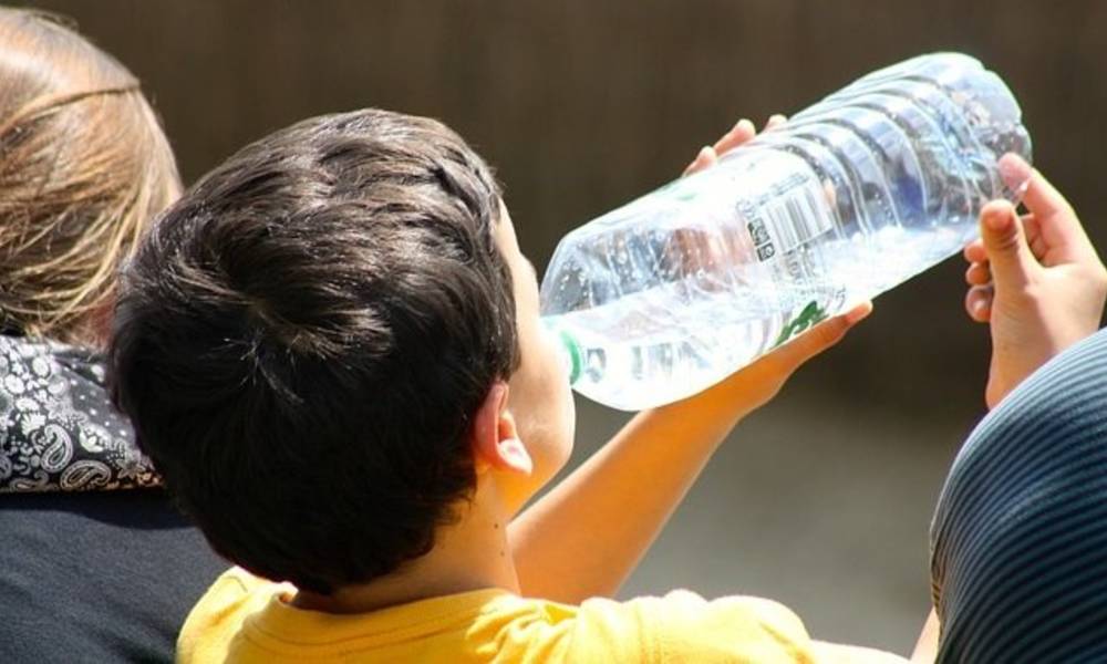 الماء المعبأ في قناني بلاستيكية خطر على الصحة