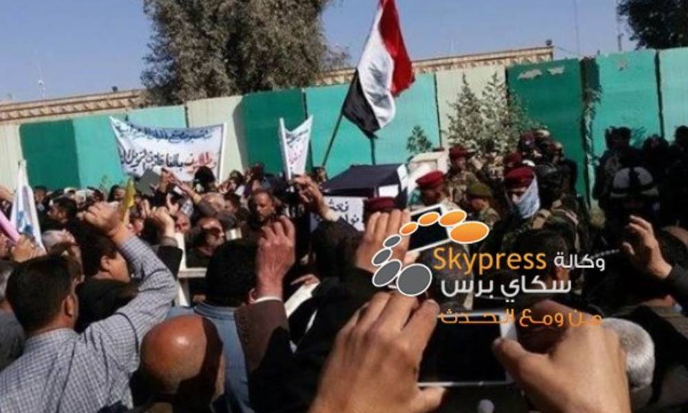 العشرات من موظفي كهرباء الصدر الغازية يتظاهرون للمطالبة بصرف رواتبهم