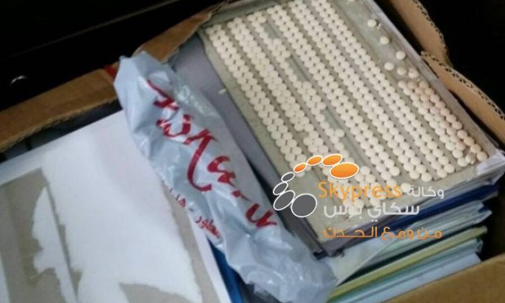 بالصورة.. تهريب 40 ألف حبة مخدرة داخل كتب من الأردن للسعودية