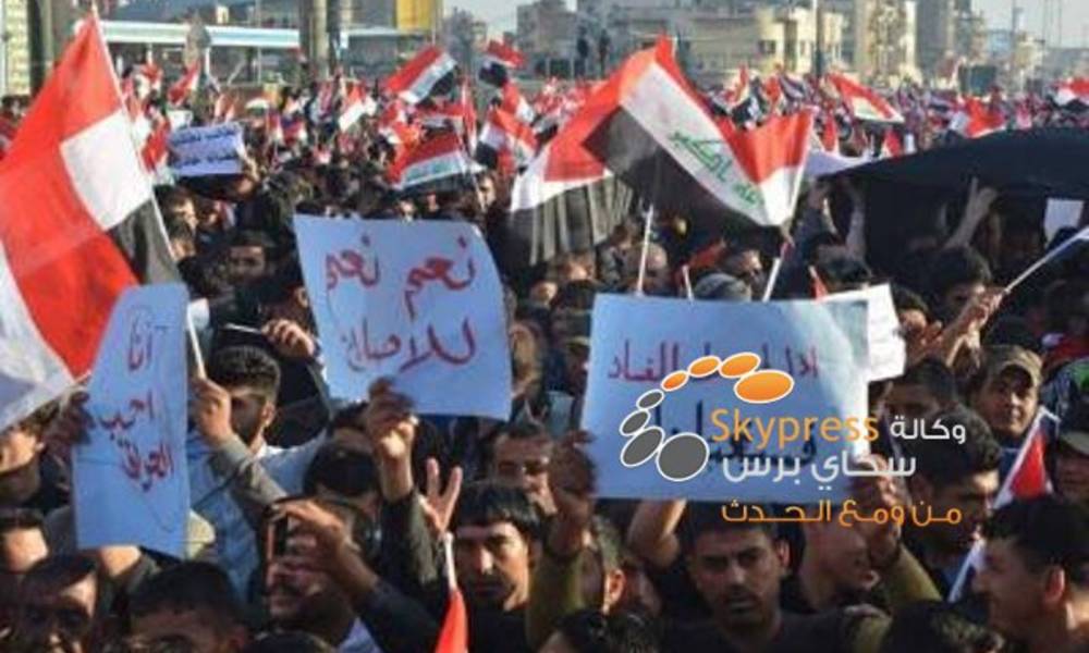 الصدر يهدد بـ"اقتحام" الخضراء ويؤكد: رئيس الحكومة على المحك