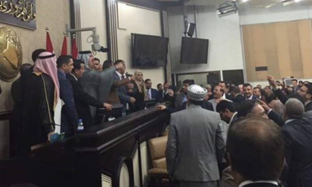نائب يكشف أسباب اعتصام البرلمانيين ويؤكد: بعضهم سحب توقيعه استجابة للضغوط والمساومات