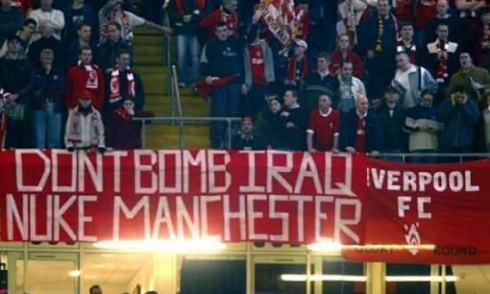 بالصورة.. جماهير ليفربول: لا تقصفوا العراق اقصفوا مانشستر