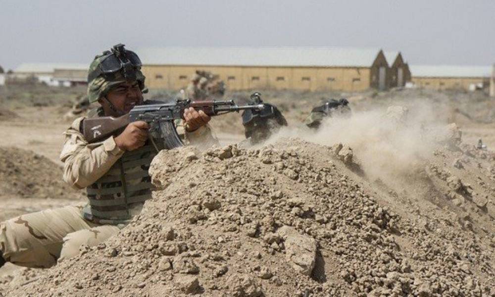 القوات الامنية تحرر قرية الخانوكة جنوبي الشرقاط وترفع العلم العراقي عليها