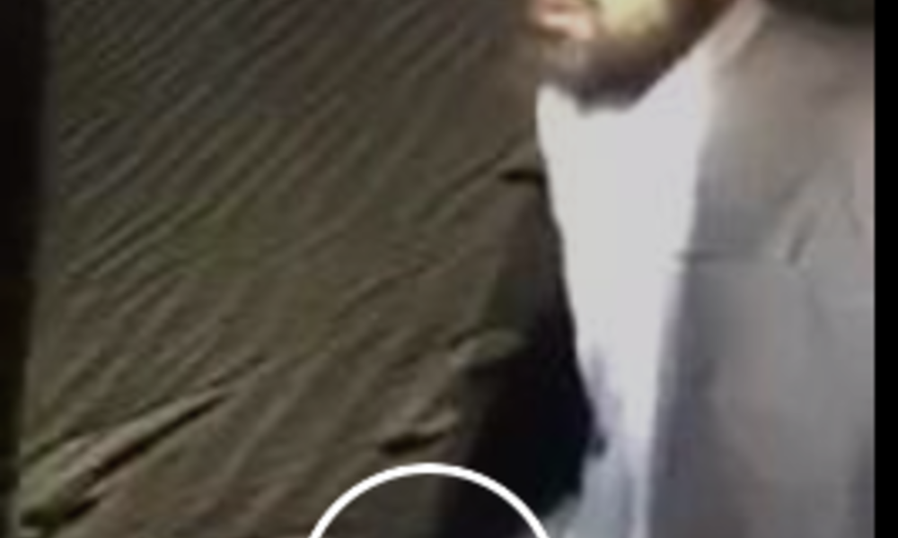 بالفيديو.. سعوديون يعتدون بالضرب على حاج قطري بعد اختطافه ويصفونه بـ"الكلب"