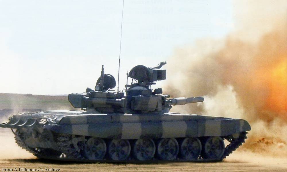 بالصور: الحوثيون يستخدمون لأول مرة دبابات "تي-72إس" القتالية