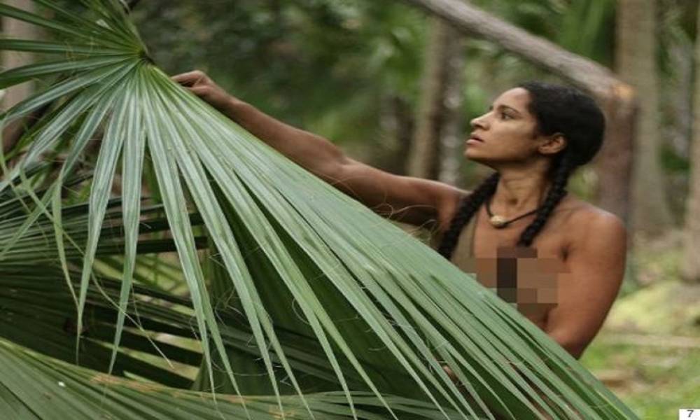 بالصور.. عراقية مسلمة تشارك في عرض "للعراة" وسط ذهول عائلتها
