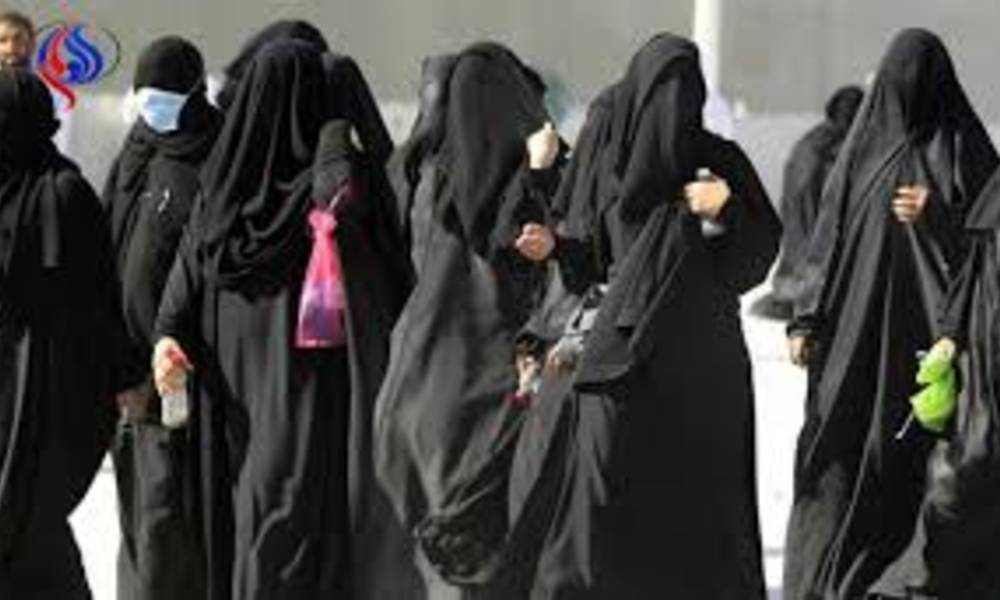 داعية سعودي : العباءة ليست من الإسلام