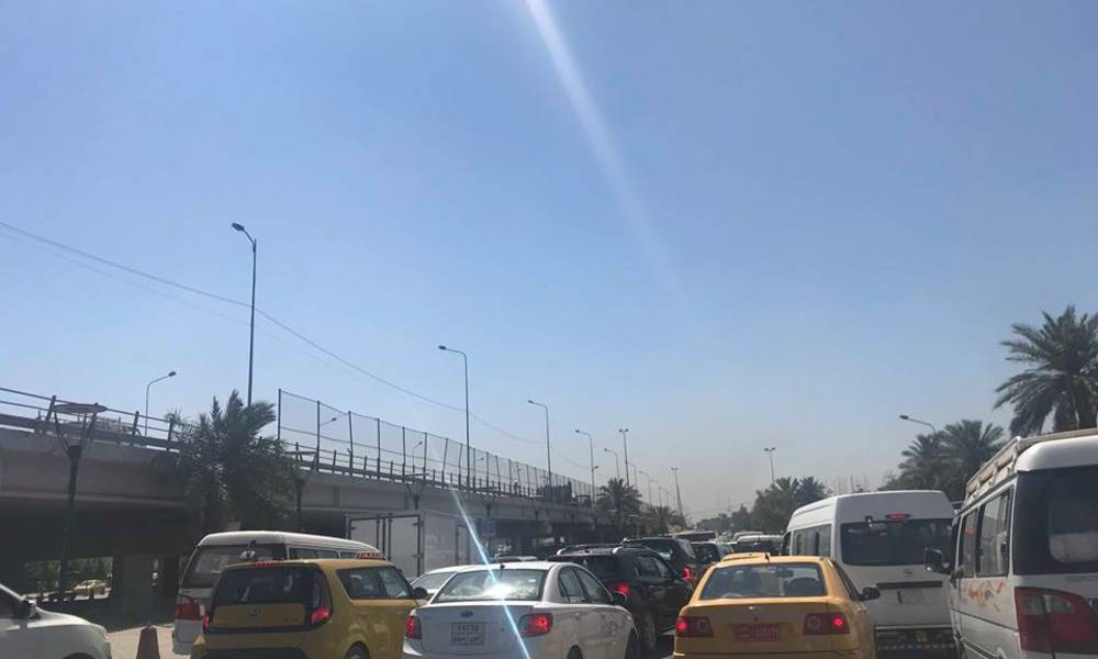 بالصور .. جولة في "مجزرة زحام السيارات" بمنفذ باب الشرجي من الخط السريع "محمد القاسم"