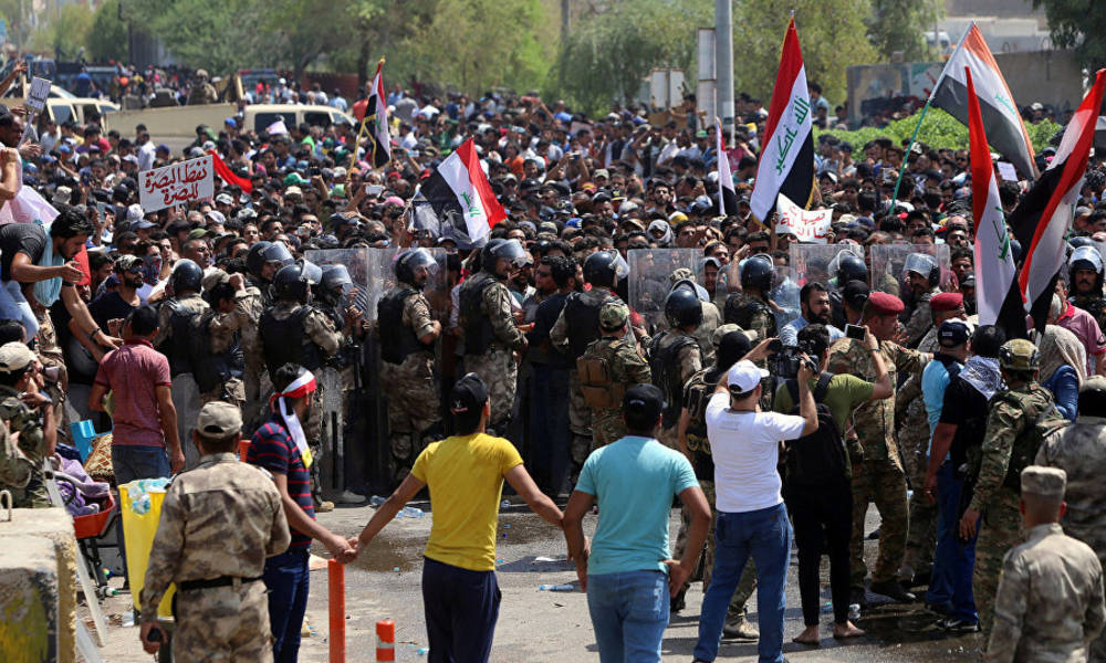 31 معتقلا من متظاهري البصرة بدون اوامر قضائية ومصيرهم مجهول للآن.. الحكومة تبرئ نفسها
