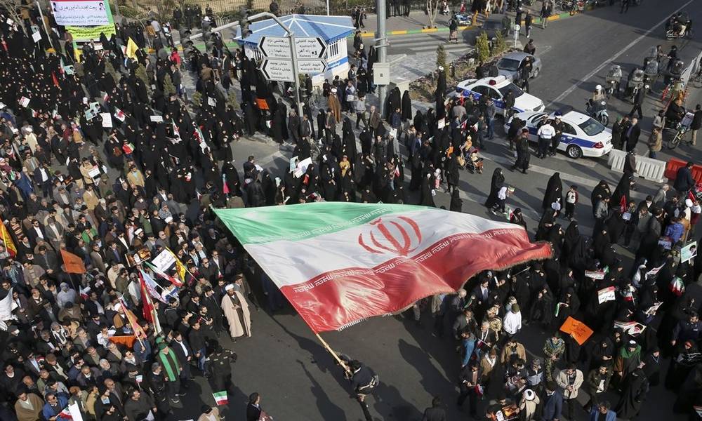 عشرة احزاب سياسية "ايرانية" توقع مذكرة تدعو لــ "اسقاط النظام" في ايران