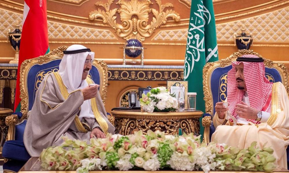 أمير الكويت يدعو السعودية لوقف الحملات الإعلامية التي زرعت بذور الفتنة والشقاق