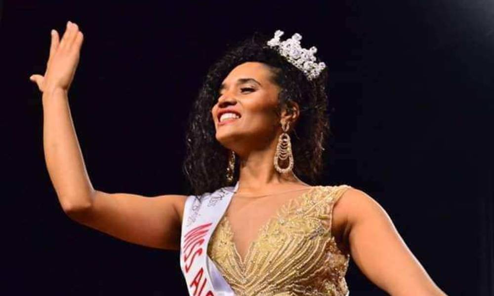 بالصور .. ملكة جمال عربية تثير "السخرية" والجدل !