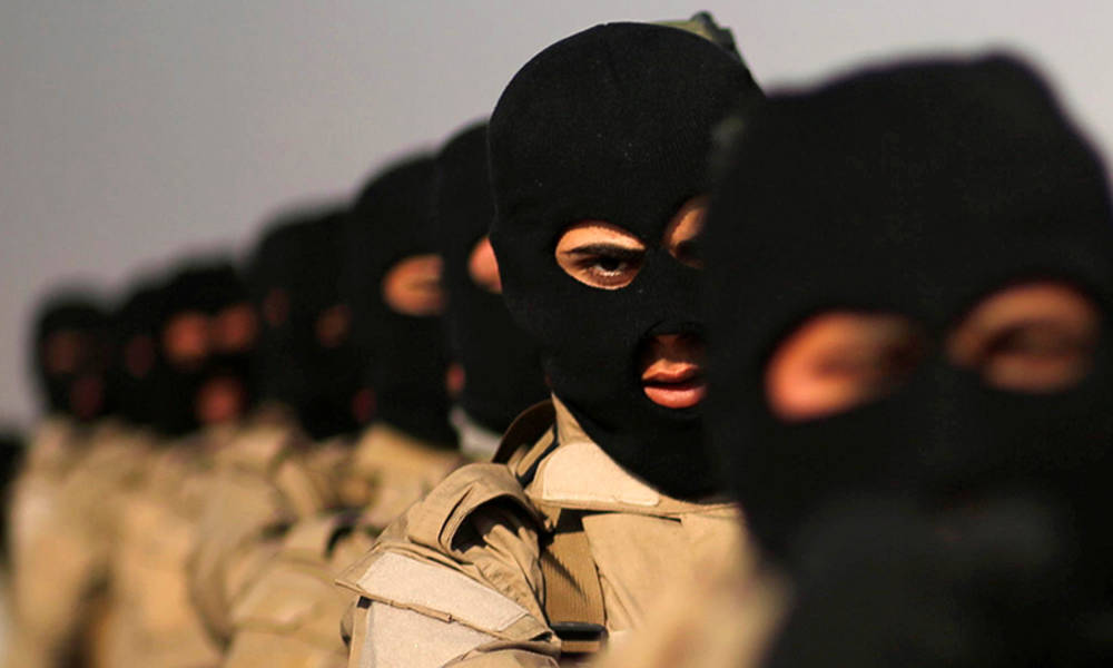 Four Iraqi banks are witnessing withdrawal of enormous sums ... by members of armed factions