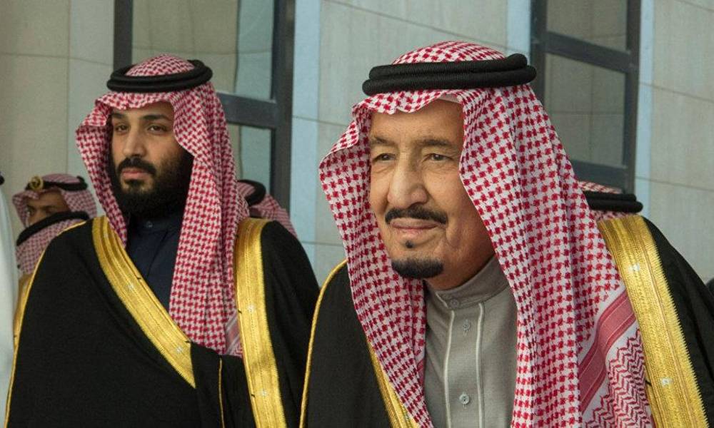 "خلافات" شديدة بين ملك السعودية ونجله "بن سلمان" .. وسحب صلاحيات في المجال الاقتصادي والمالي منه