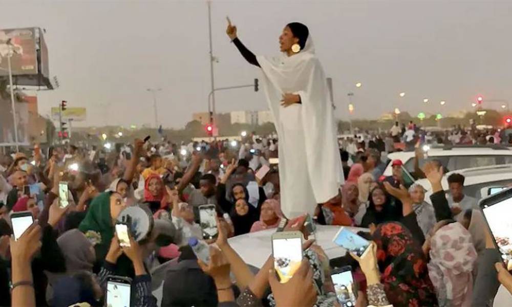 "الكنداكة" تلهب غضب المحتجين في السودان