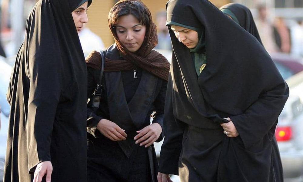 الحرس الثوري الايراني .. "يعتقل" عارضات ازياء .. لمخالفتهم الزي الاسلامي لــ "المرأة"