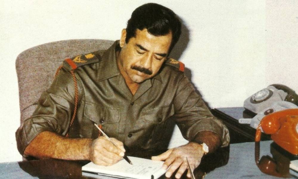 بالصور .. "صدام حسين" يثير ضجة كبيرة بــ "العراق ولبنان" ..!