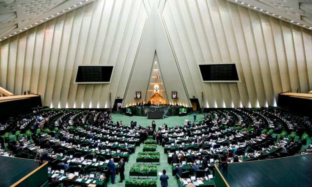 البرلمان الإيراني يقدم 13 خطة لمواجهة التدابير الأمريكية ضد طهران