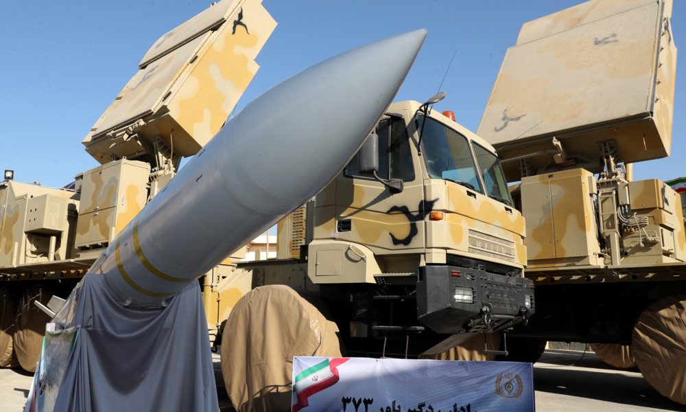 بالصور .. ايران تكشف عن منظومة صواريخ جديدة لــ الدفاع الجوي ..