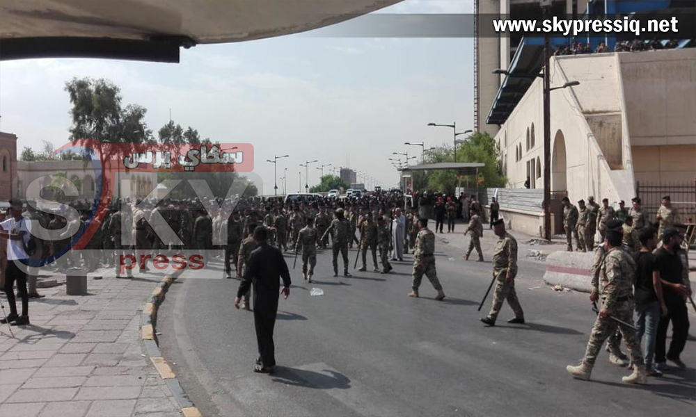 بالصورة .. القوات الأمنية تقطع جسر الجمهورية في بغداد امام المتظاهرين