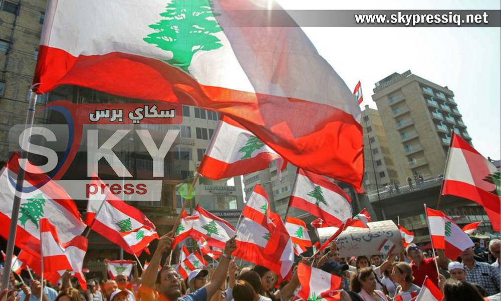 تعطيل مستمر للمصارف والمدارس والجامعات على وقع الاحتجاجات وقطع الطرق في لبنان