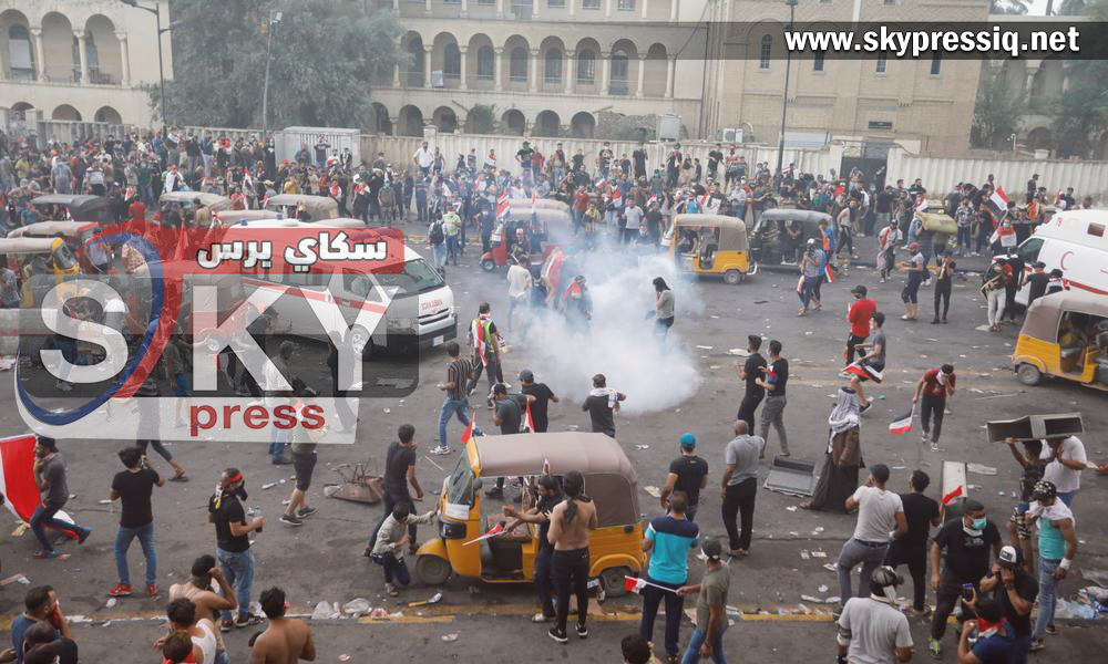 اعتقال أحد المندسين يقود "تك تك" بحوزته 30 رمانة يدوية قرب ساحة التحرير