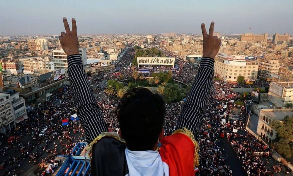 كتابة وتعديل "الدستور" في ساحة التحرير .. دعوة وجهها المتظاهرون لــ مختصين ونخب اكاديمية ..