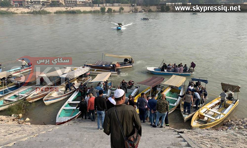 "الزورق" هو الحل ..  بغداد تستبدل الجسور بـــ "الزوارق" !