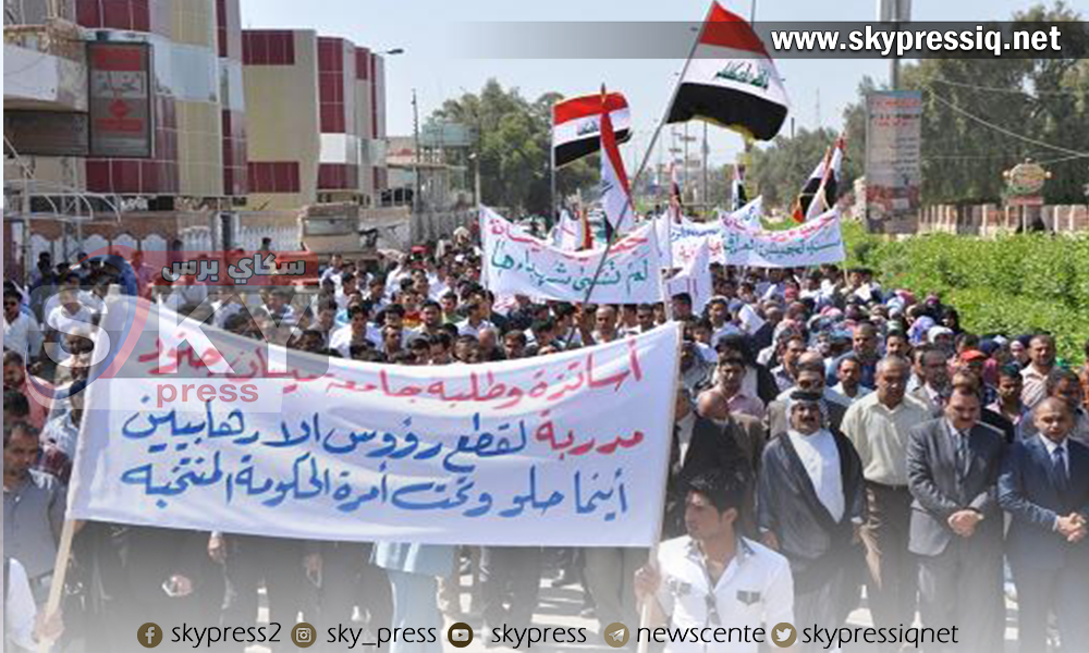 تظاهرات حاشدة , والمتظاهرون يغلقون المعاهد والجامعات وبعض الطرق الرئيسية في محافظة ميسان
