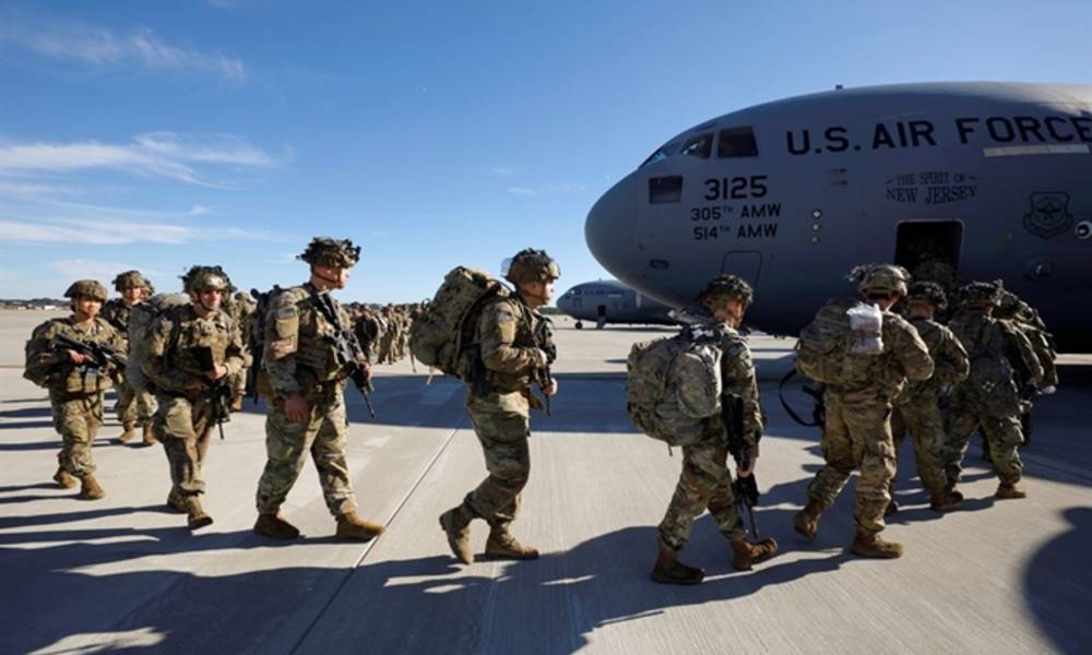 بالصور.. قوات المظليين الأمريكية تتوجه الى العراق لتأمين السفارة