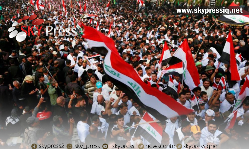 مؤيدو الصدر يتظاهرون ويرددون " كلنا عشيرة واحدة والشيخ سيد مقتدى " !!