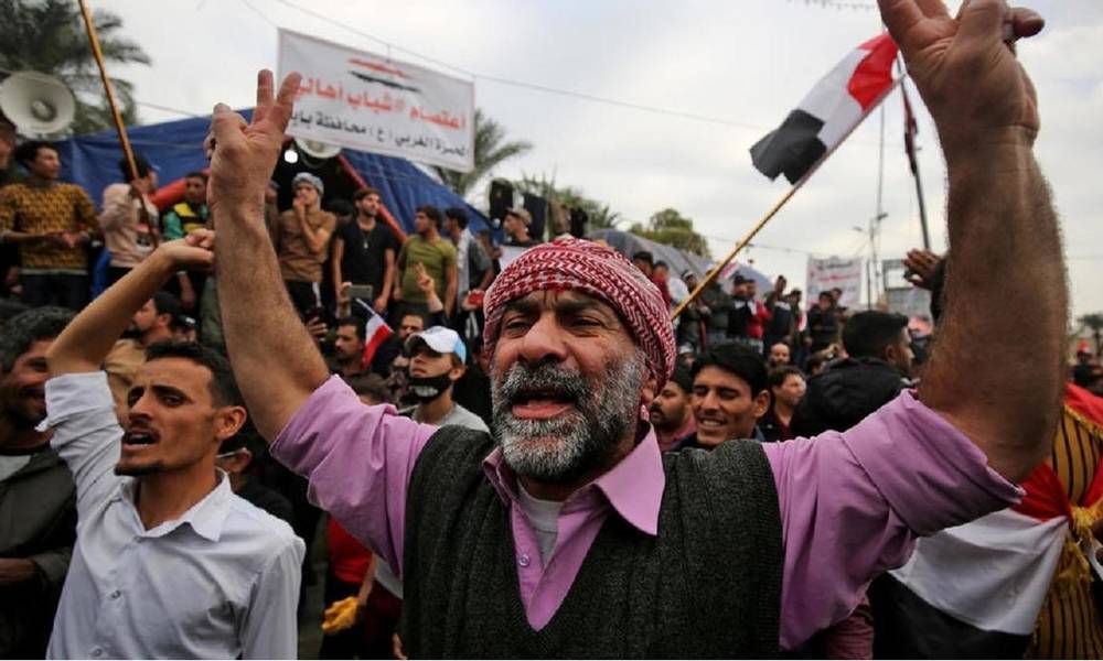 بالفيديو .. محتجو الجنوب يصلون "بغداد" ويطلقون الهتافات قرب مكتب رئيس الحكومة ..