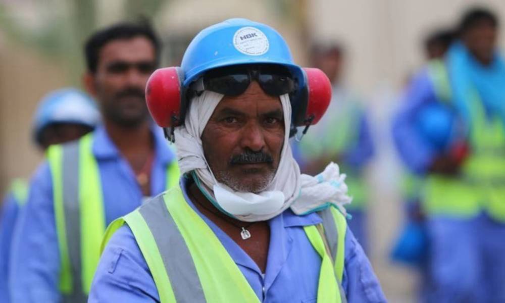 مجلة أميركية : قطر تضع العمال بالخطوط الأمامية في مواجهة فيروس كورونا فيما تسابق الزمن لإكمال مشاريع البناء قبل كأس العالم 2022