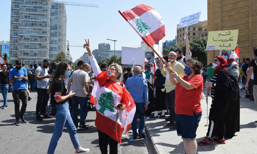 مصادمات قرب البرلمان اللبناني بين عدد من المتظاهرين الغاضبين وعناصر من قوات الأمن