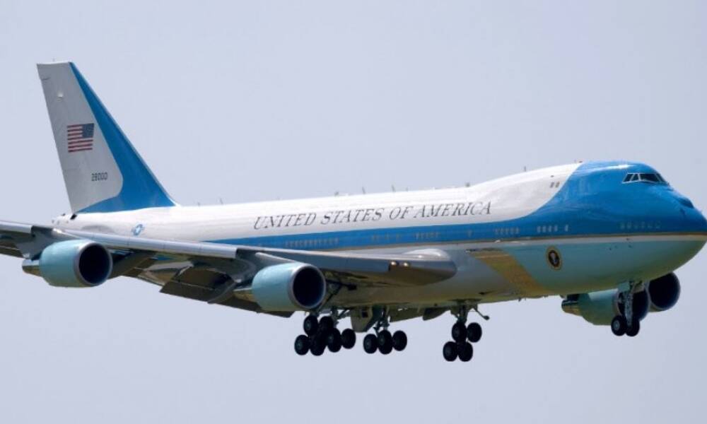 الطائرة الرئاسية لـ "دونالد ترامب " تنجو من حادث اصطدام فوق واشنطن