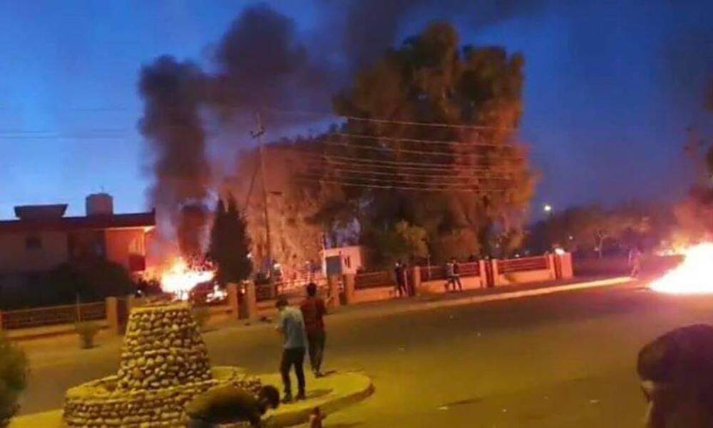 مصدر امني : متظاهرون يحرقون اجزاء من مبنى قائممقامية كلار