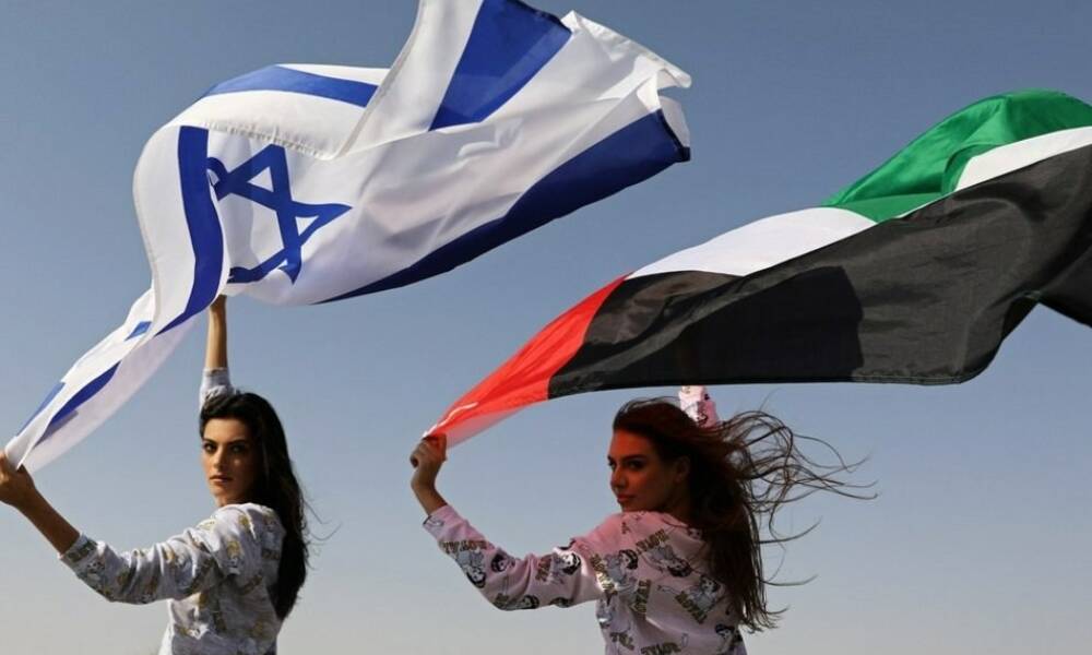 بالصور ..التطبيع الإماراتي الصهيوني يصل الى مجال الازياء لـــ ملابس النوم