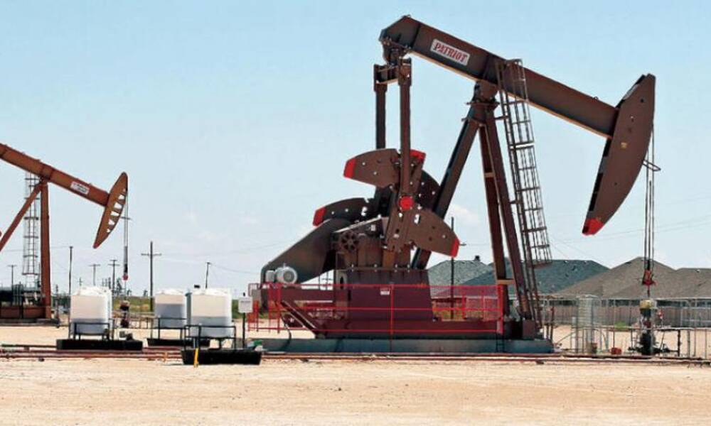 انخفاض أسعار النفط  بعد زيادة مفاجئة للمخزونات الأمريكية