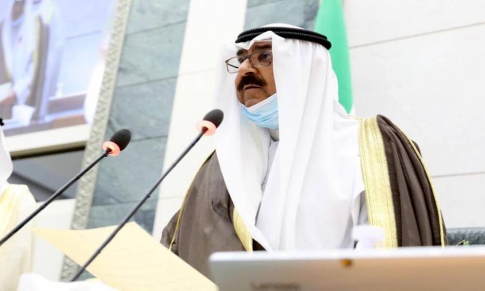 الشيخ مشعل الأحمد يؤدي اليمين الدستورية أمام مجلس الأمة الكويتي
