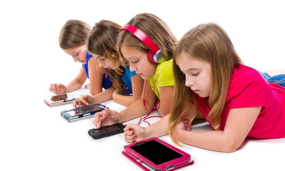 في اخر دراسة امريكية ..  إدمان الهواتف الذكية يعزز الصحة العقلية للأطفال والمراهقين