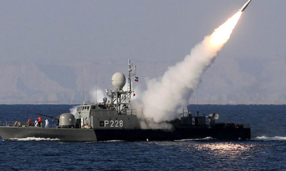 سقوط صاروخين إيرانيين قرب حاملة طائرات أميركية في المحيط الهندي