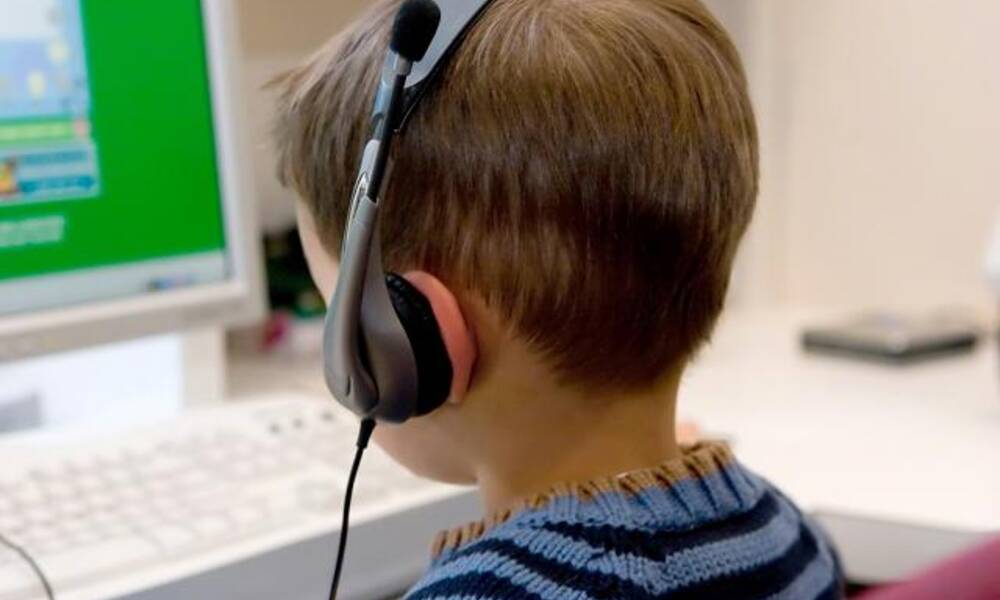 وزارة  التربية تحدد موعد البدء بالتعليم الالكتروني خلال أيام الحظر